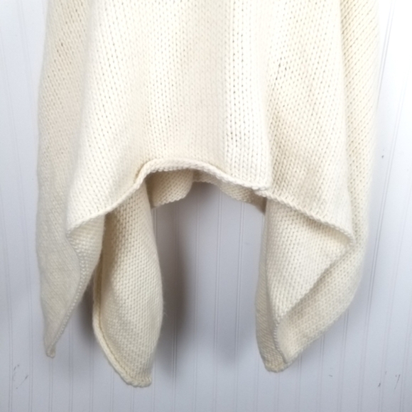 Gleneden Merino Wool Thick Knit Poncho Quiet Luxury Cream Turtle Neck Cottagecor - Picture 5 of 7